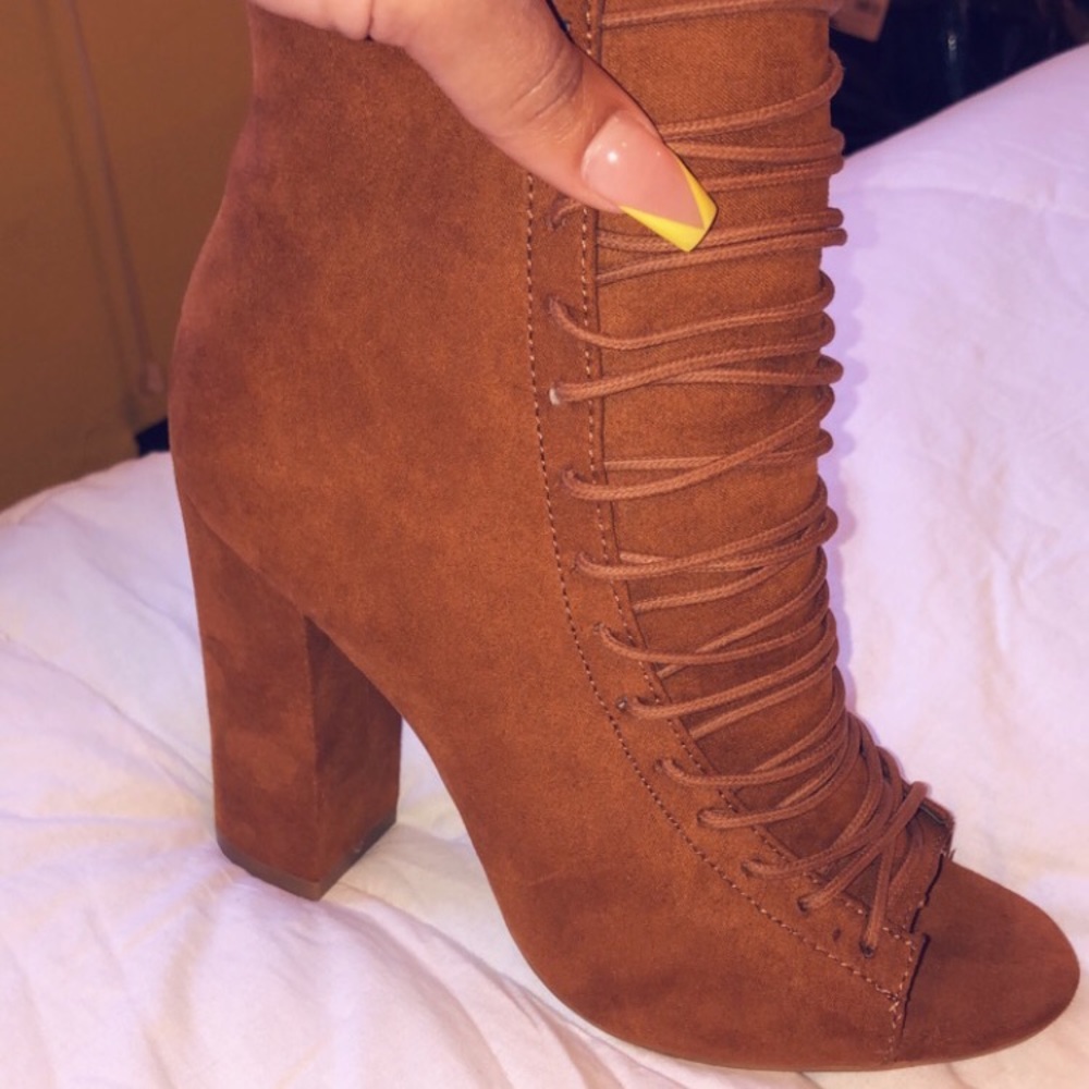 🍁Lace Up Heeled Booties🍁